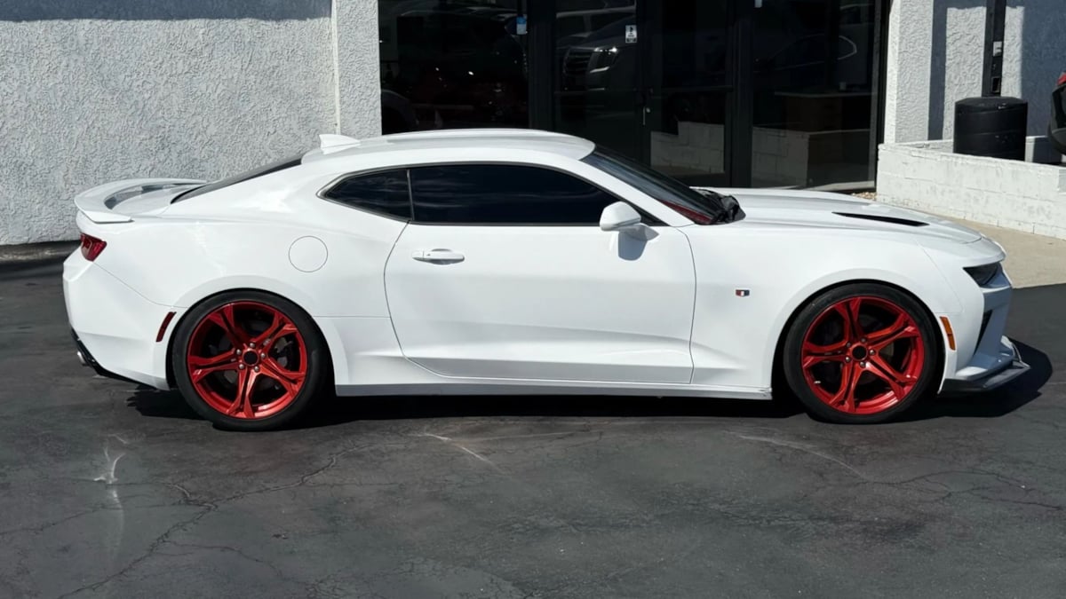 2016 Chevrolet Camaro 1SS photo 21