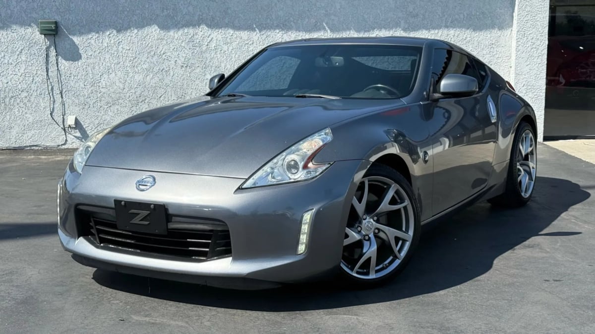 2015 Nissan 370Z Sport photo 2