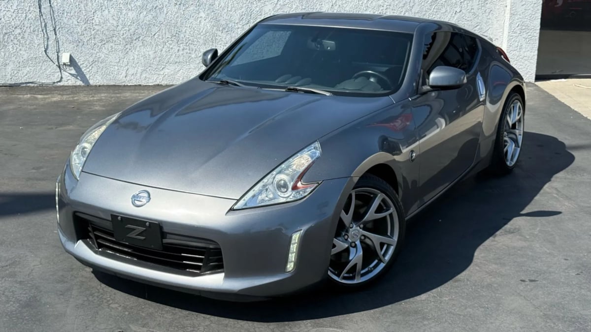 2015 Nissan 370Z Sport photo 3