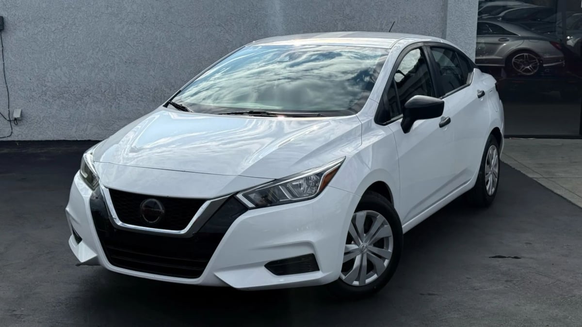 2021 Nissan Versa S photo 2