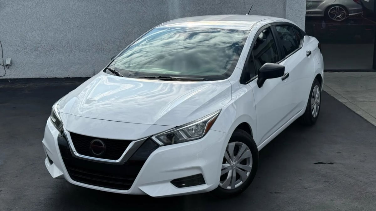 2021 Nissan Versa S photo 3