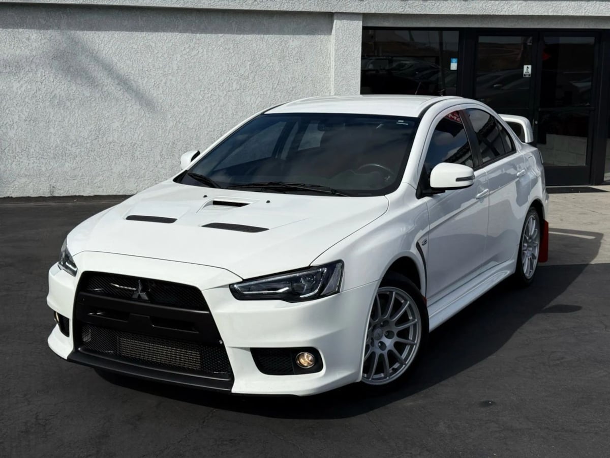2015 Mitsubishi Lancer Evolution GSR photo 2