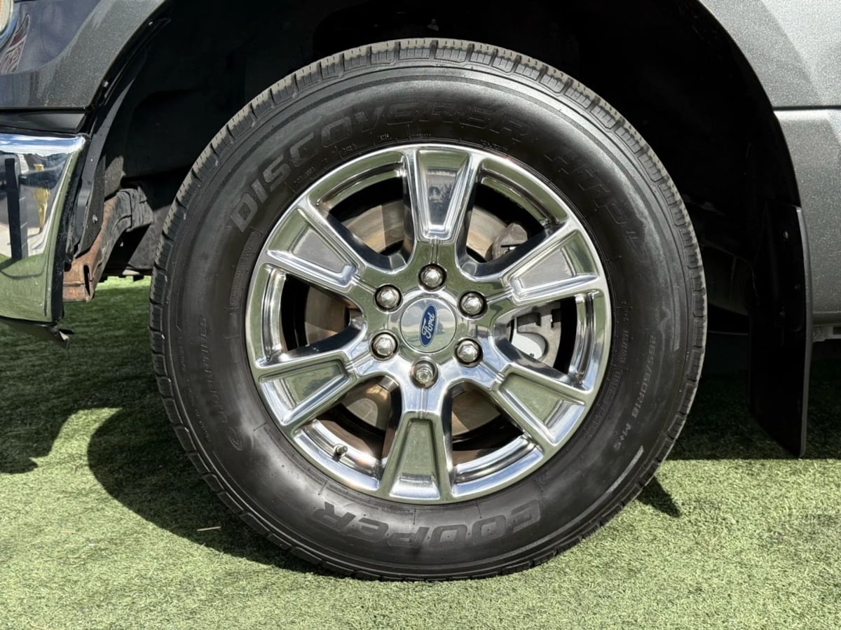 2015 Ford F-150 XLT photo 4