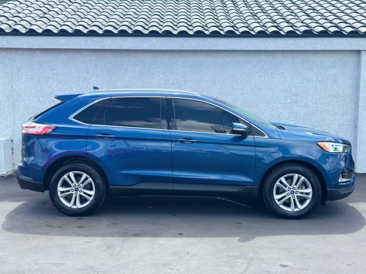 2020 Ford Edge SEL photo 4
