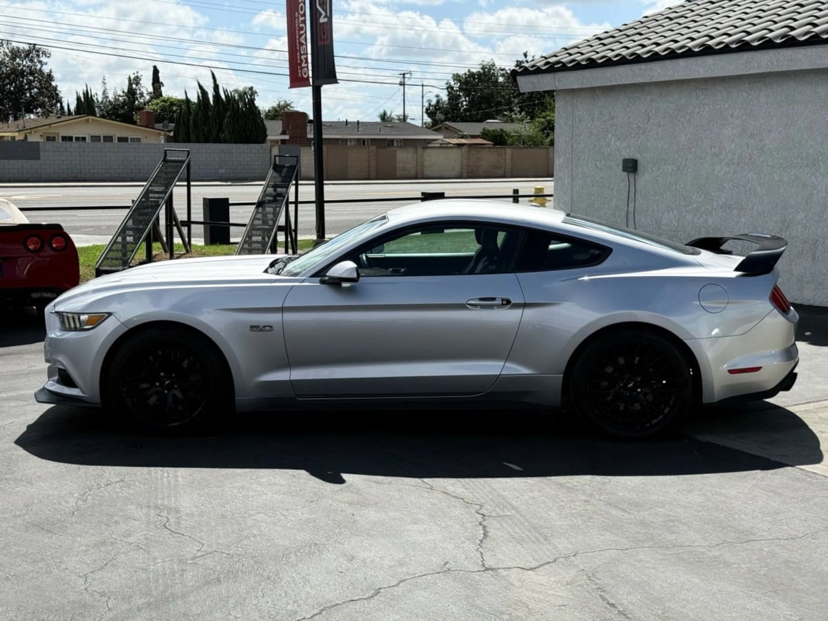 2016 Ford Mustang GT Premium photo 3