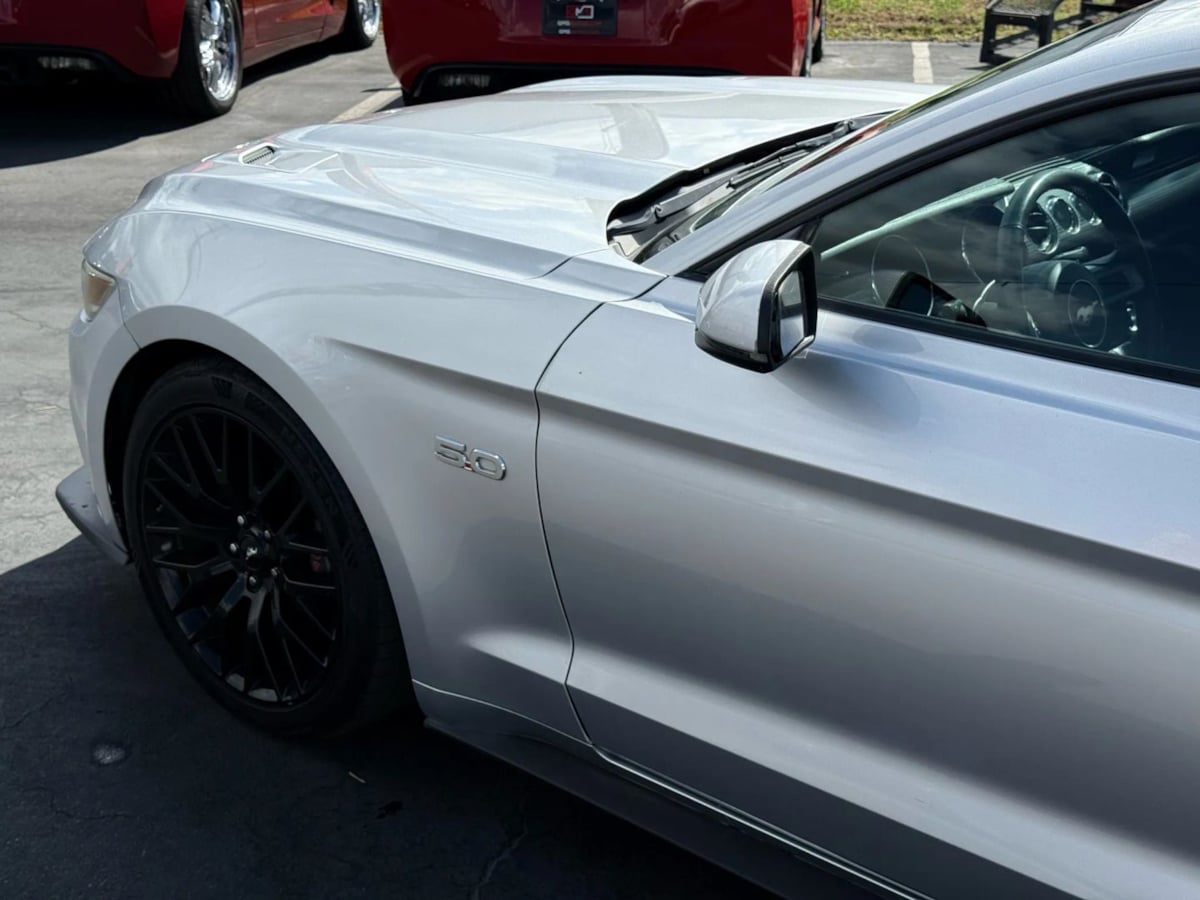 2016 Ford Mustang GT Premium photo 4