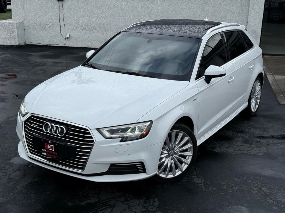 2017 Audi A3 E-tron Premium Plus photo 2