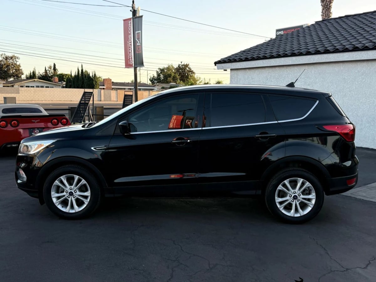 2019 Ford Escape SE photo 3