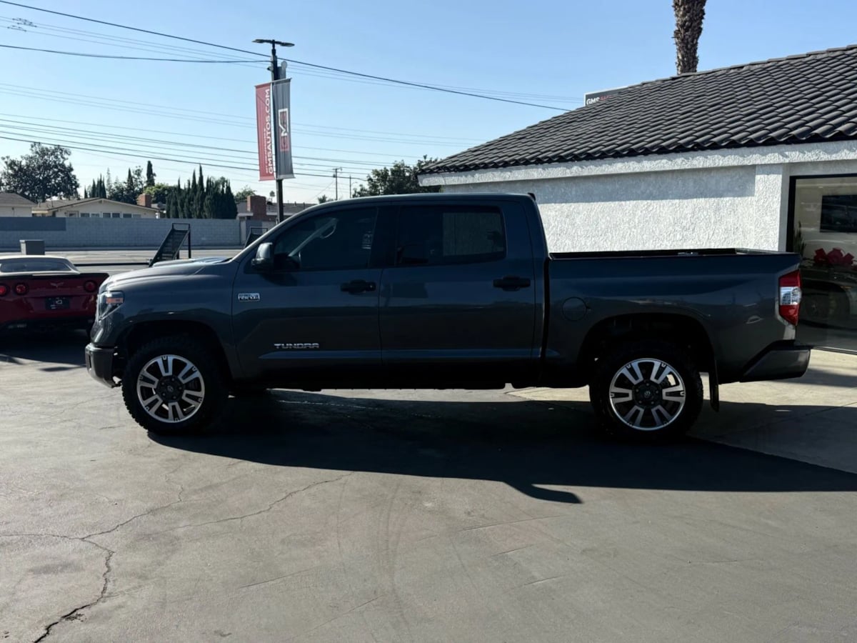 2018 Toyota Tundra SR5 photo 2