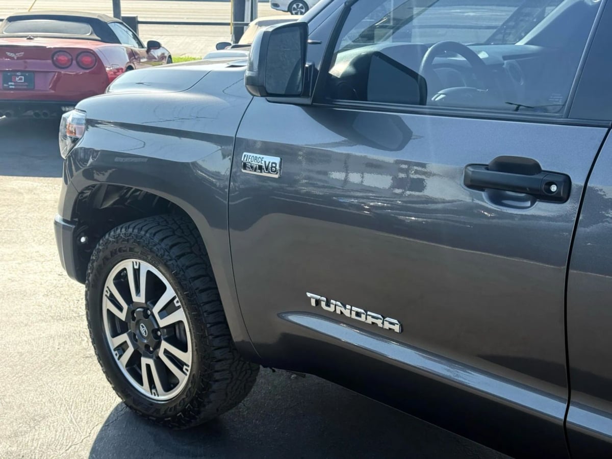 2018 Toyota Tundra SR5 photo 3