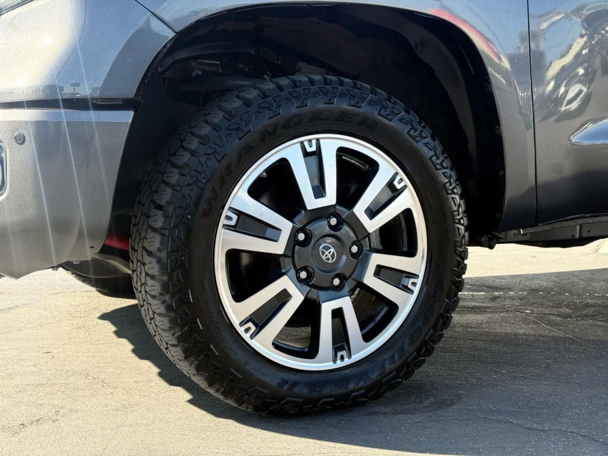 2018 Toyota Tundra SR5 photo 4