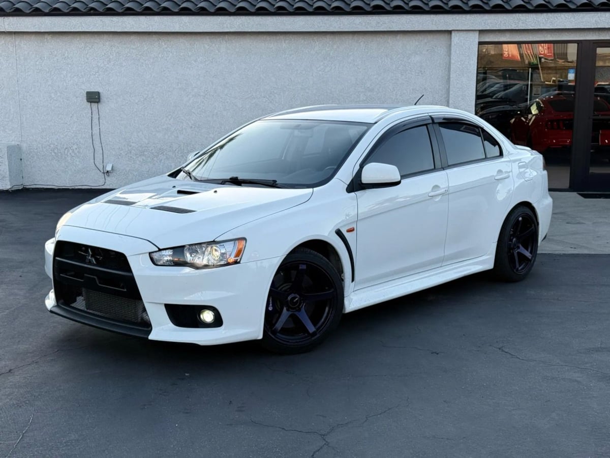 2013 Mitsubishi Lancer Evolution GSR photo 2