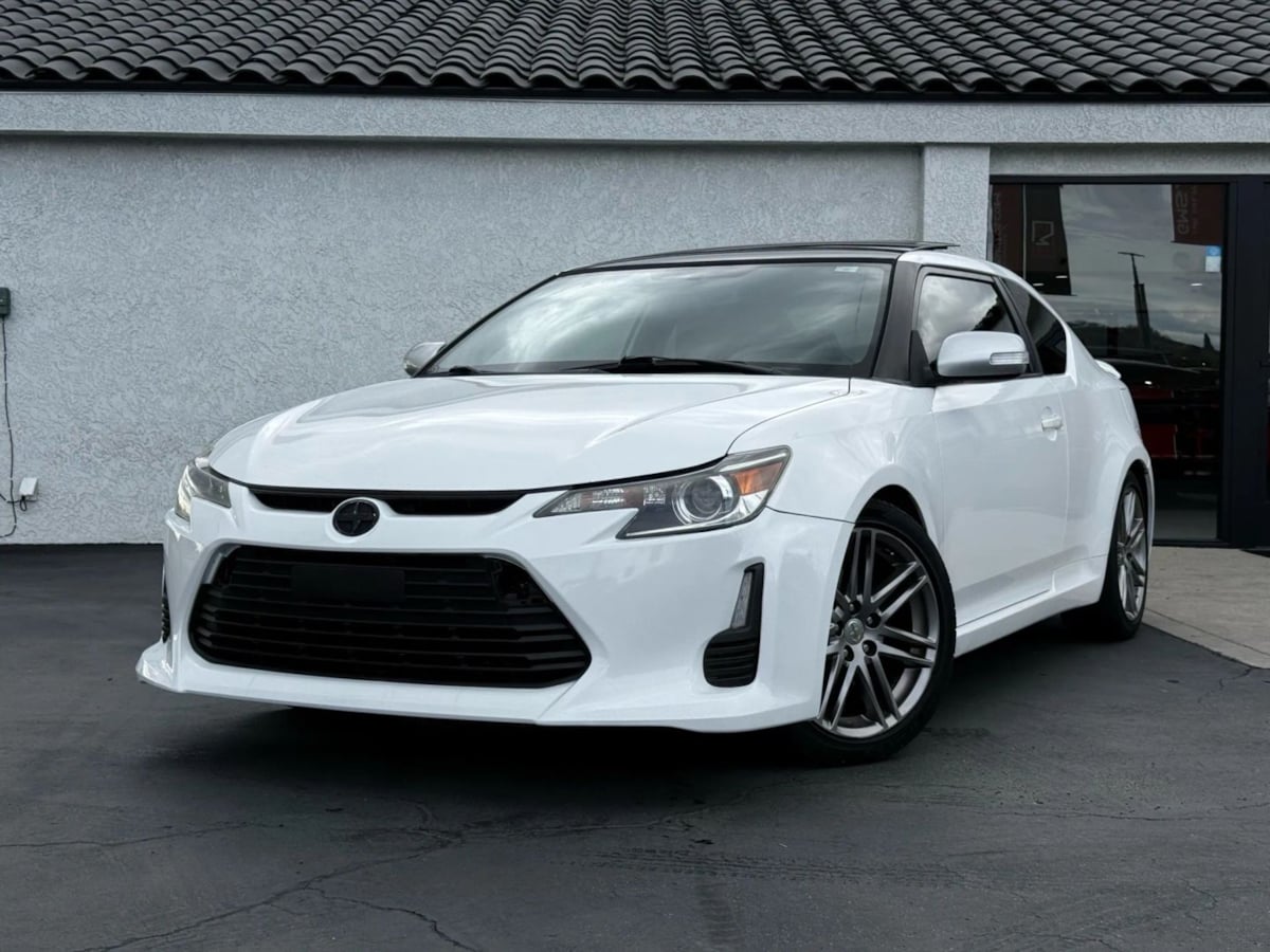 2014 Scion tC photo 2