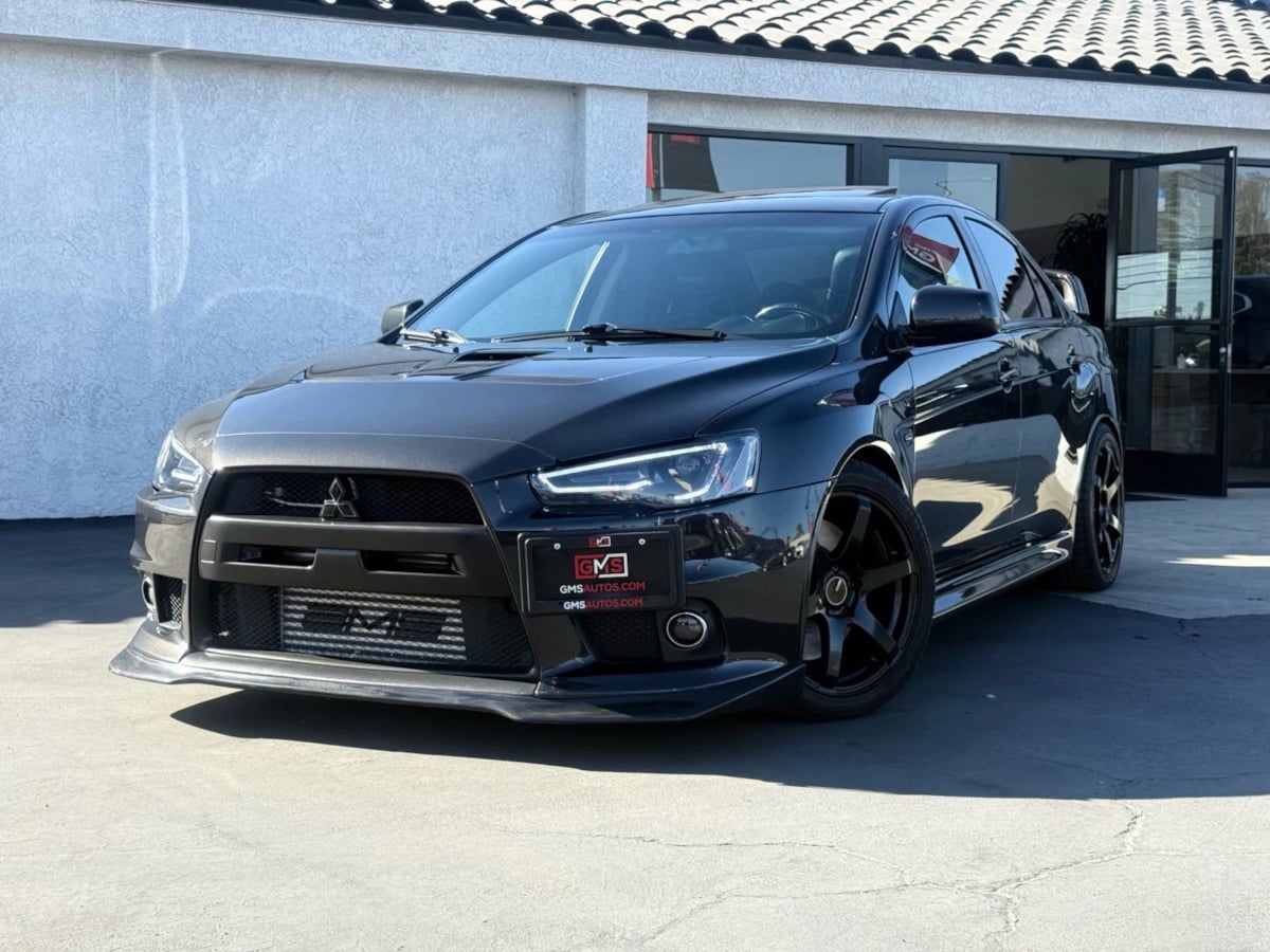 2011 Mitsubishi Lancer Evolution GSR photo 2