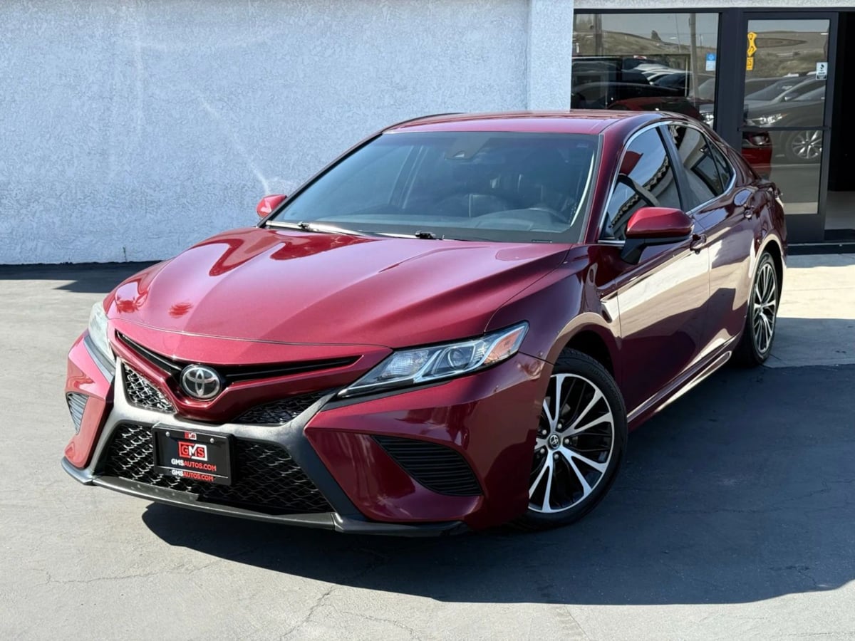2018 Toyota Camry SE XLE photo 3