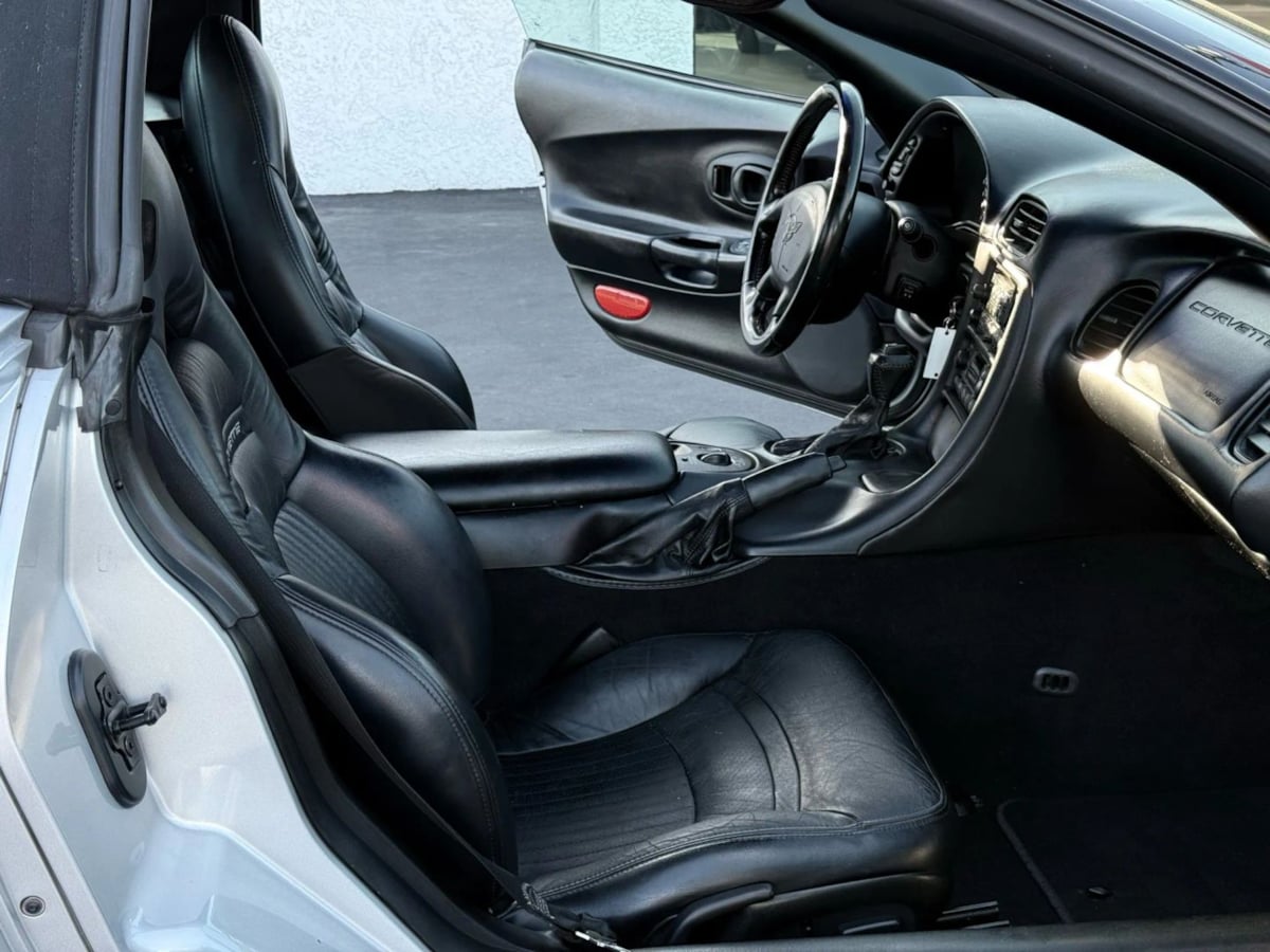2001 Chevrolet Corvette Base - Photo 25