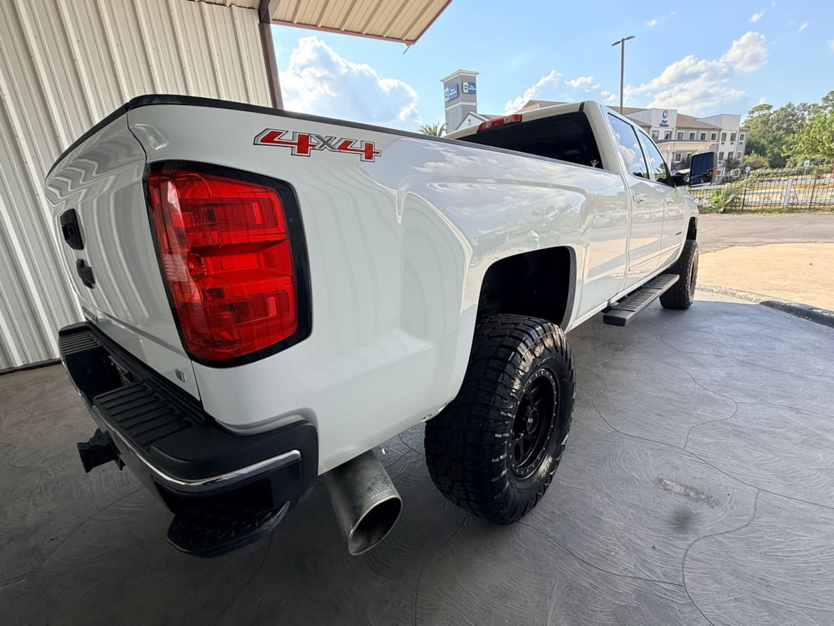 2017 Chevrolet Silverado 2500HD LT - Photo 5