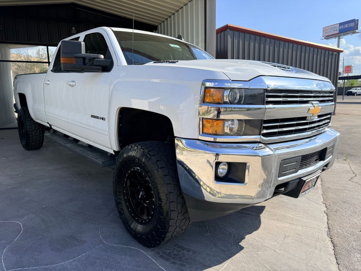 2017 Chevrolet Silverado 2500HD LT - Photo 6