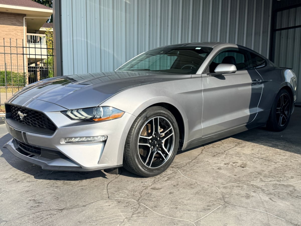 2021 Ford Mustang EcoBoost - Photo 4
