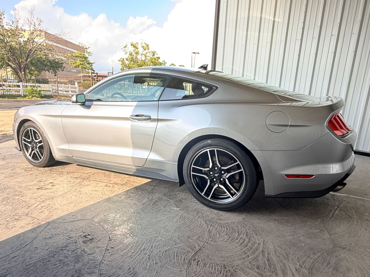 2021 Ford Mustang EcoBoost - Photo 5