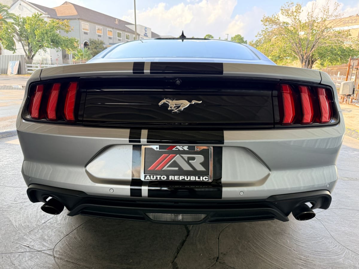 2021 Ford Mustang EcoBoost - Photo 6