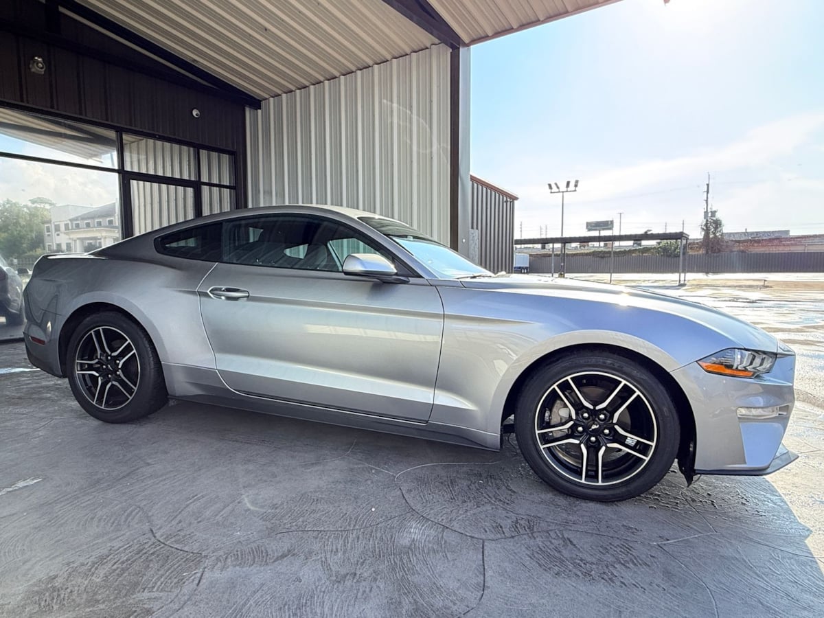 2021 Ford Mustang EcoBoost - Photo 8