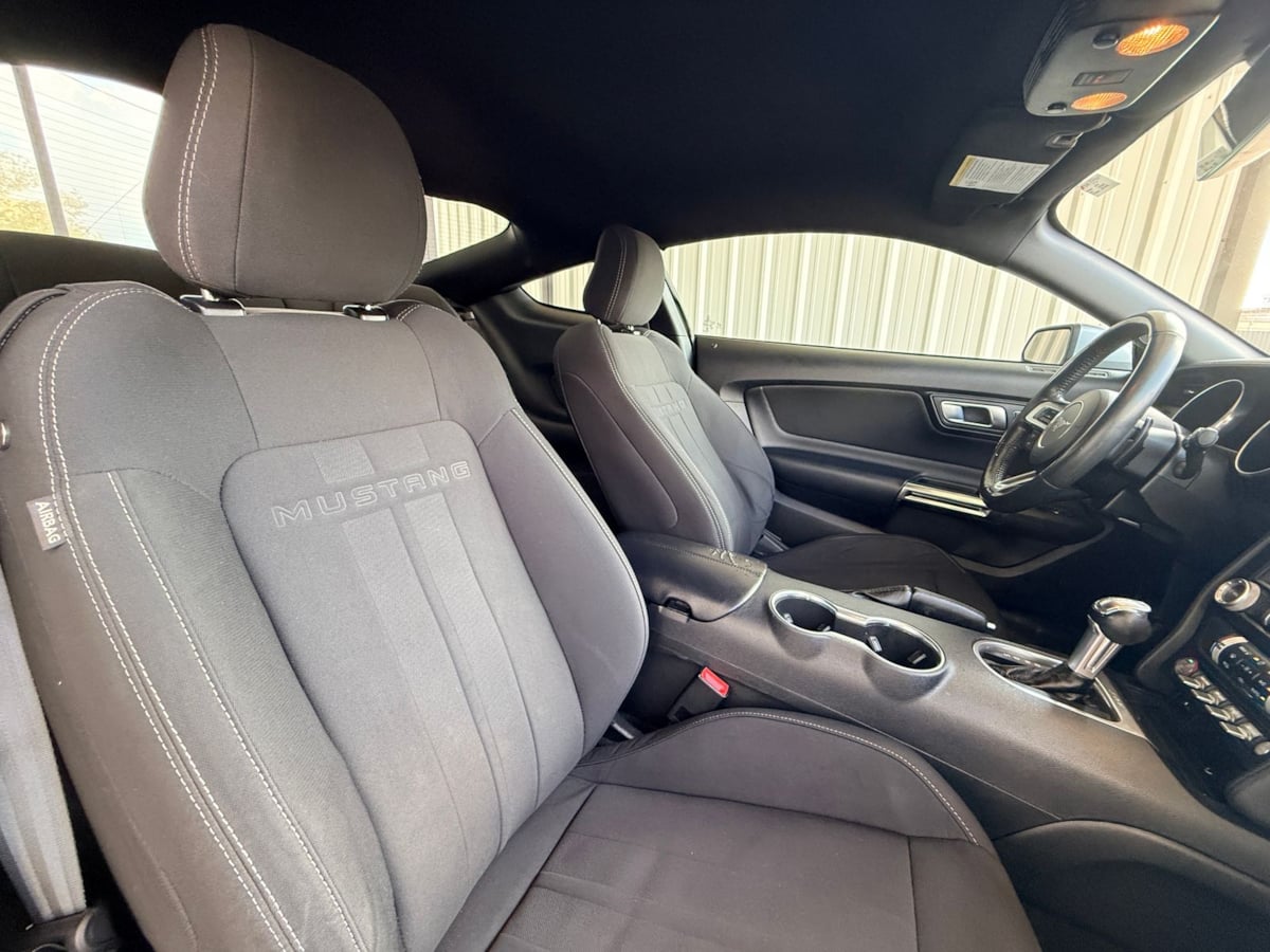 2021 Ford Mustang EcoBoost - Photo 15