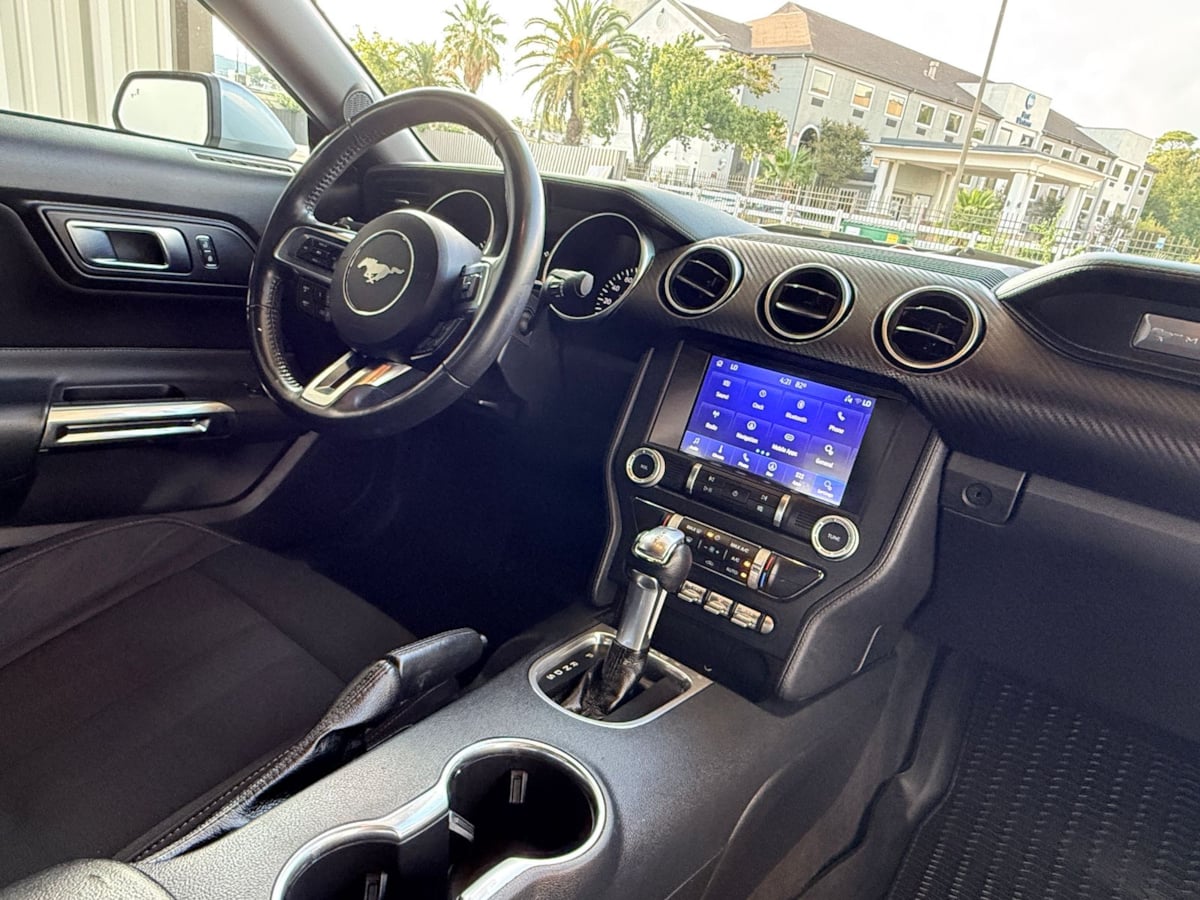 2021 Ford Mustang EcoBoost - Photo 17
