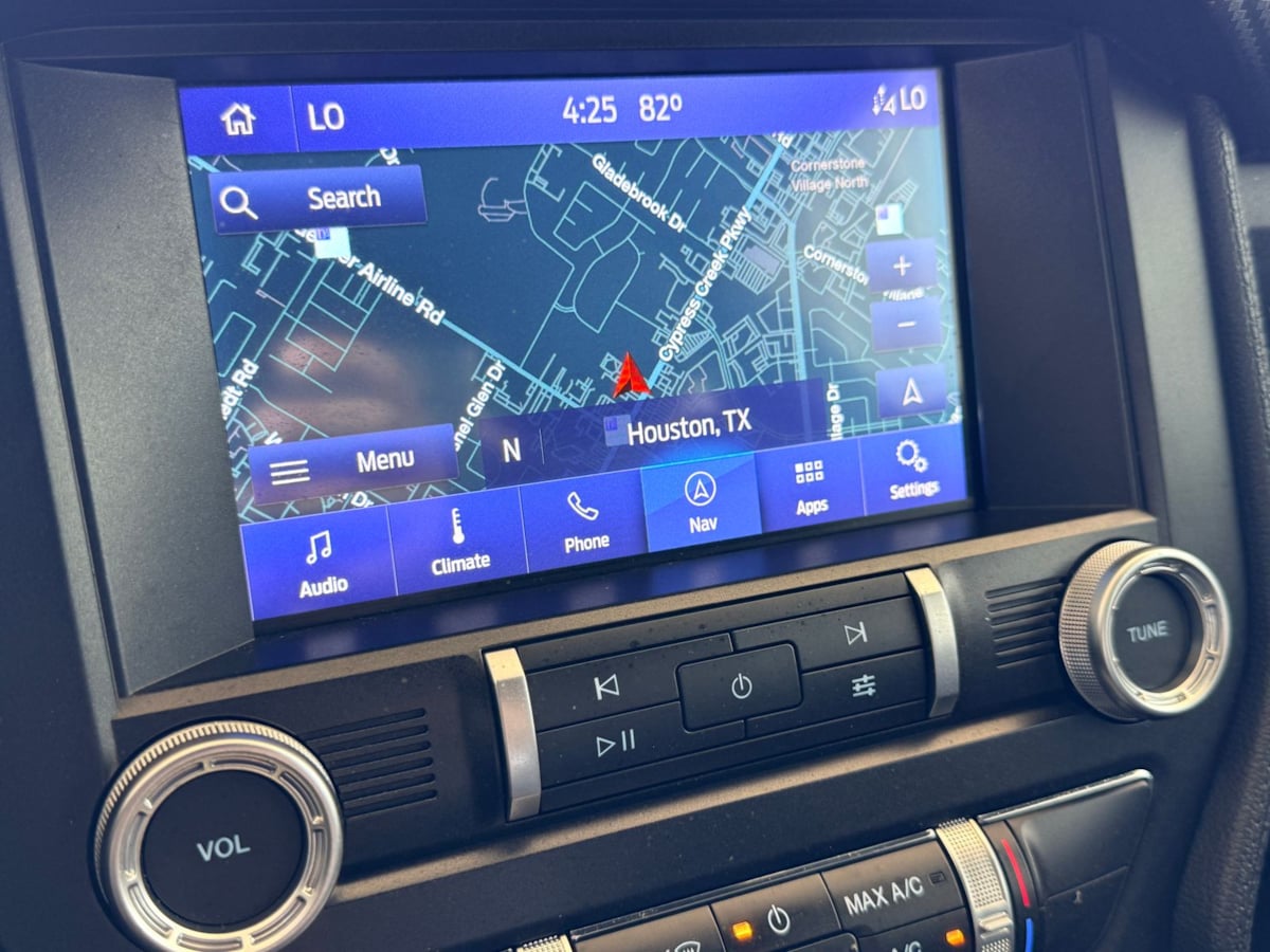 2021 Ford Mustang EcoBoost - Photo 23
