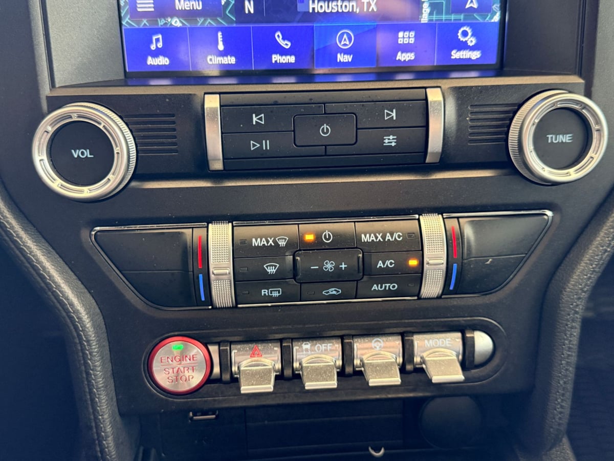 2021 Ford Mustang EcoBoost - Photo 24