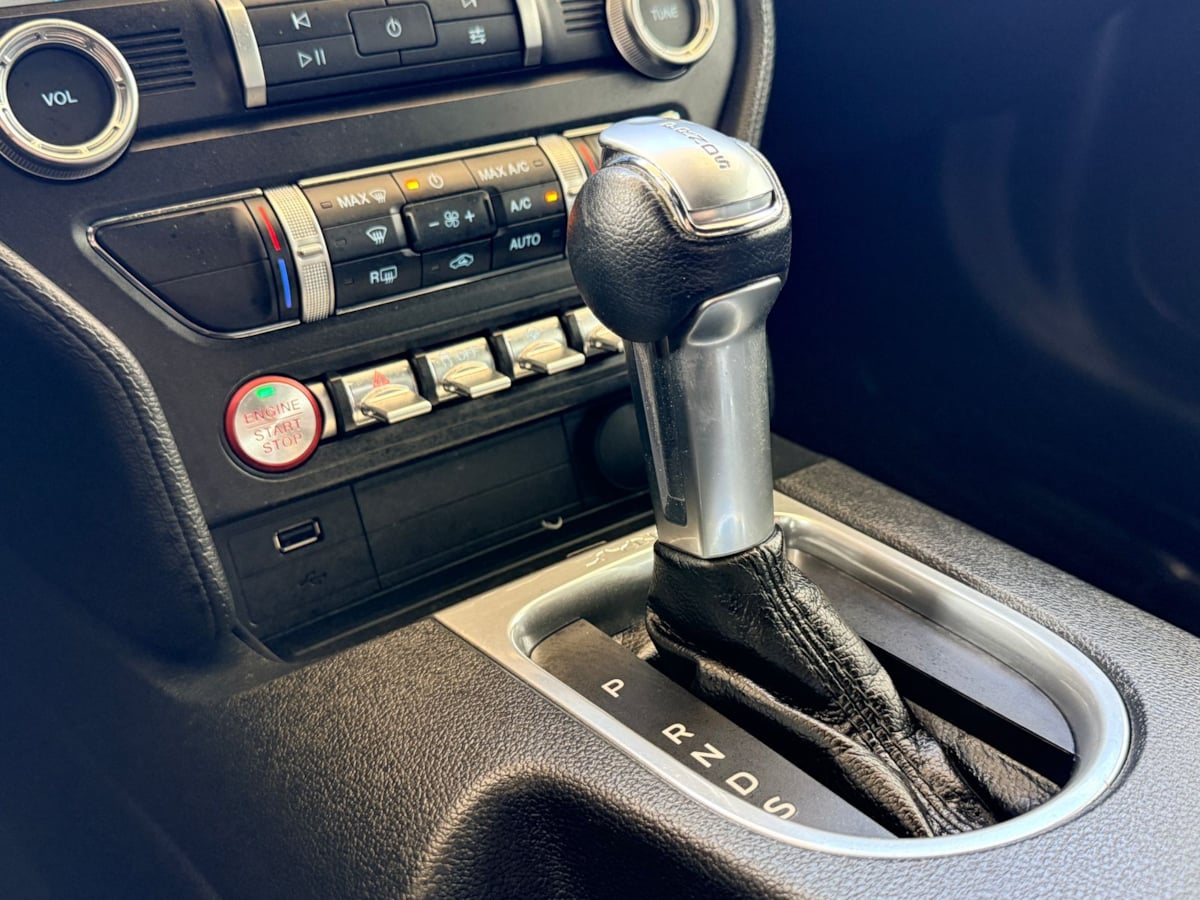2021 Ford Mustang EcoBoost - Photo 25