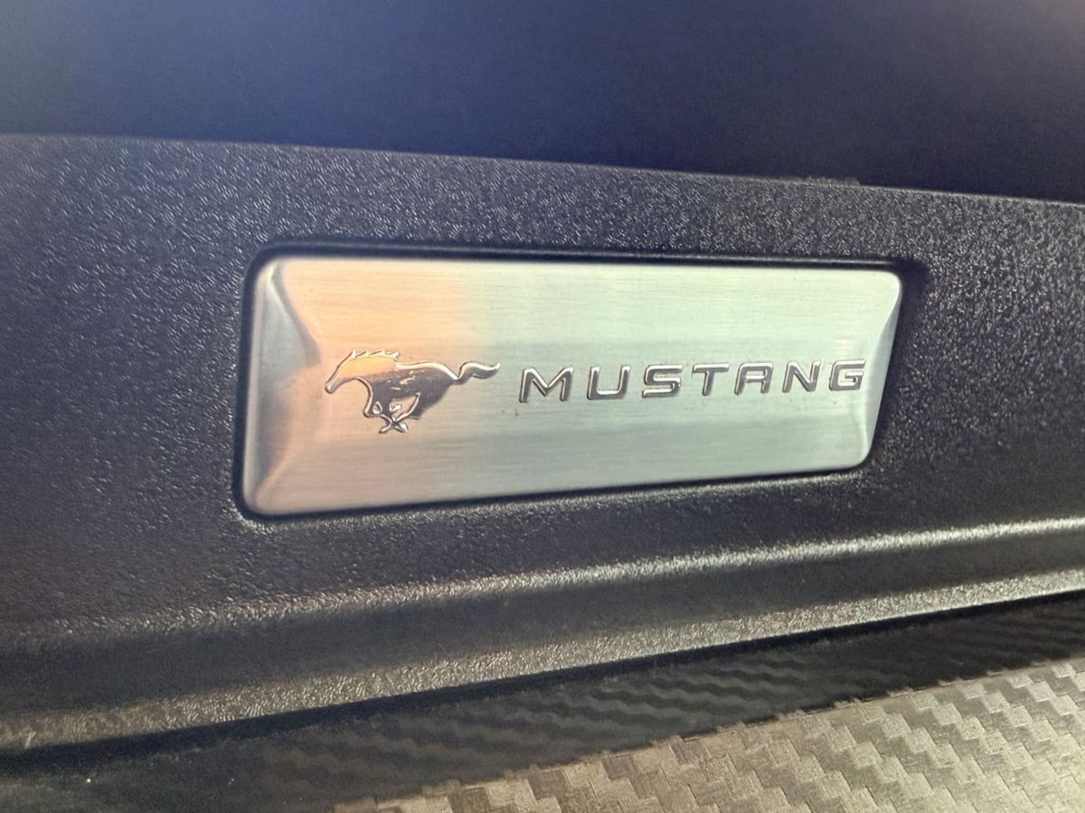 2021 Ford Mustang EcoBoost - Photo 26