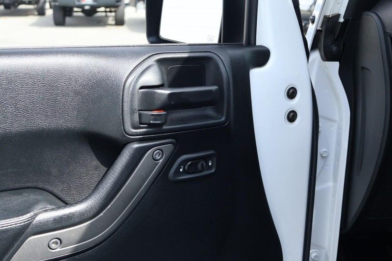 2017 Jeep Wrangler Unlimited Freedom Edition - Photo 19