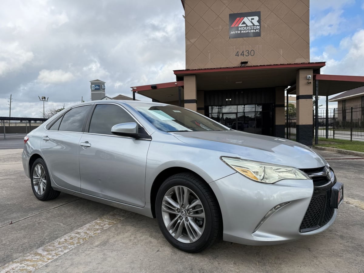 2015 Toyota Camry 2.5 Auto SE's photo
