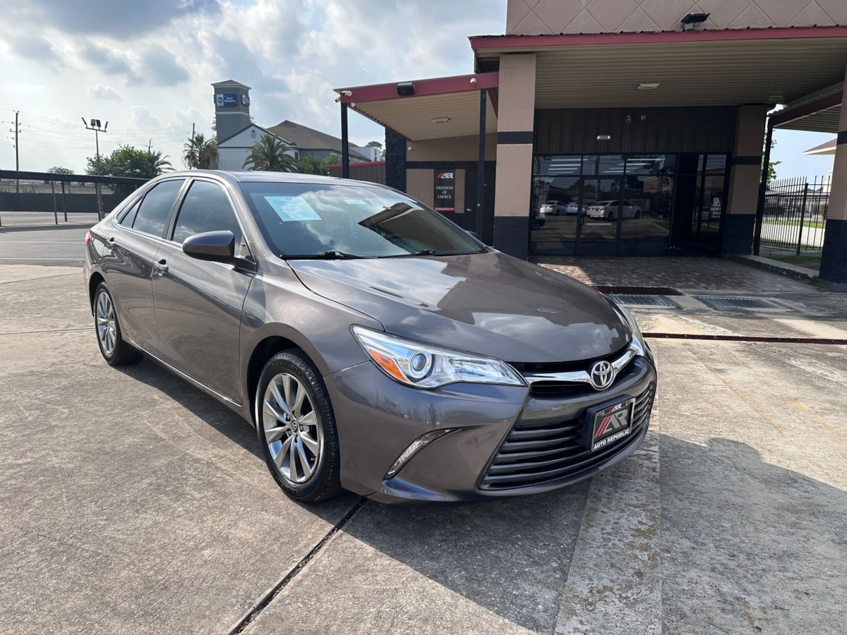 2015 Toyota Camry 2.5 Auto XLE's photo