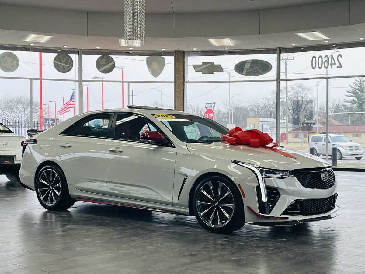 2023 Cadillac CT4 photo 2