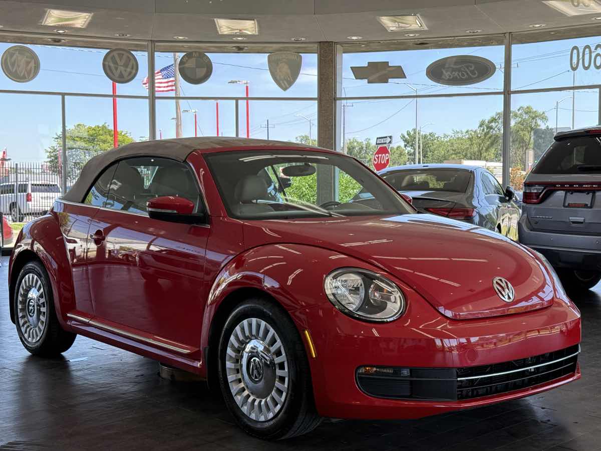 2014 Volkswagen Beetle Convertible 2.5L photo 2
