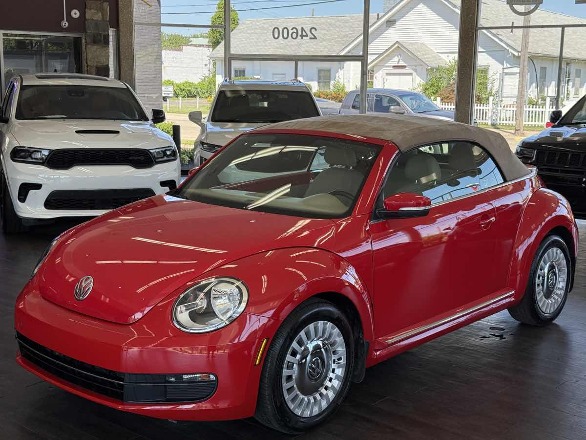 2014 Volkswagen Beetle Convertible 2.5L photo 3