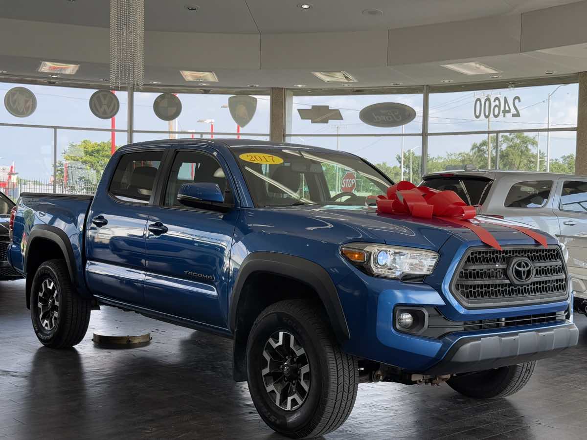 2017 Toyota Tacoma TRD Double Cab V6 4x4 photo 2
