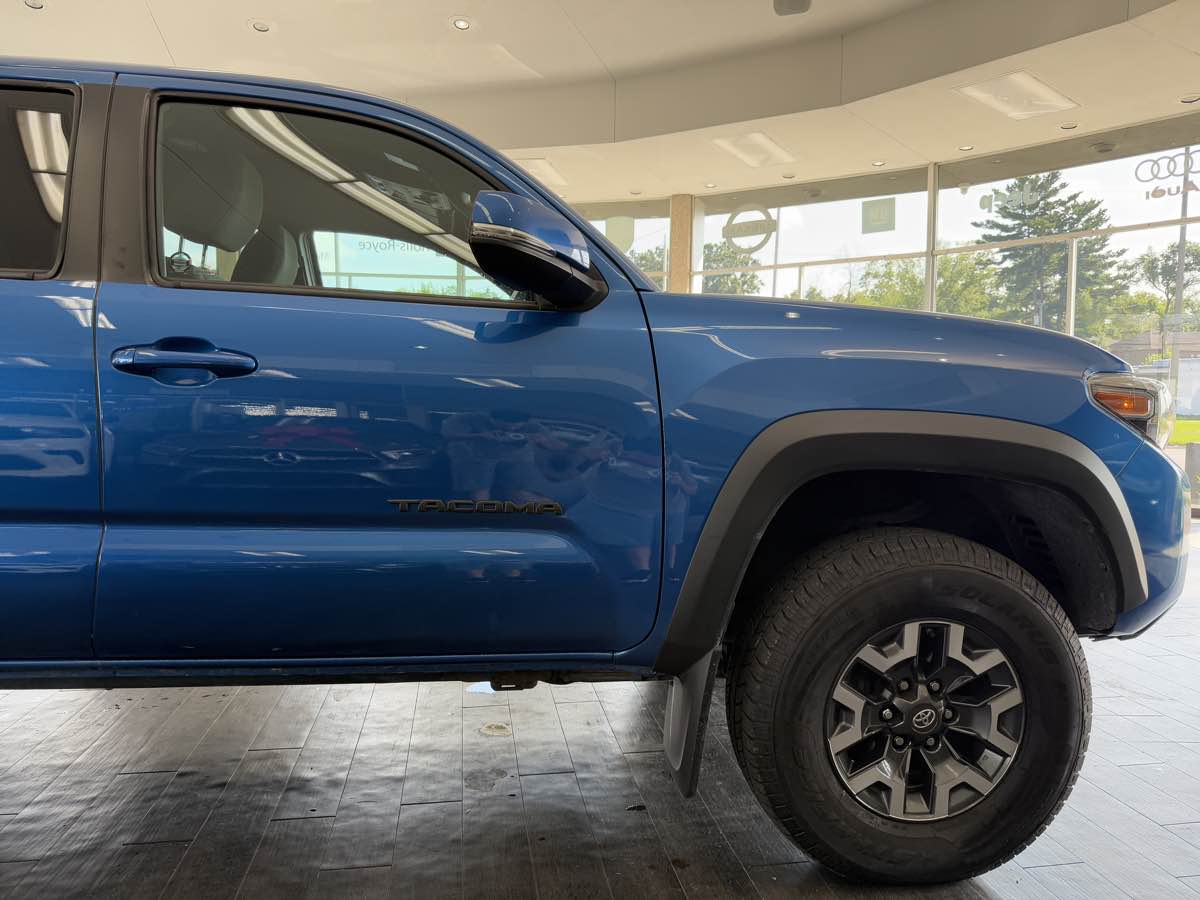 2017 Toyota Tacoma TRD Double Cab V6 4x4 photo 7