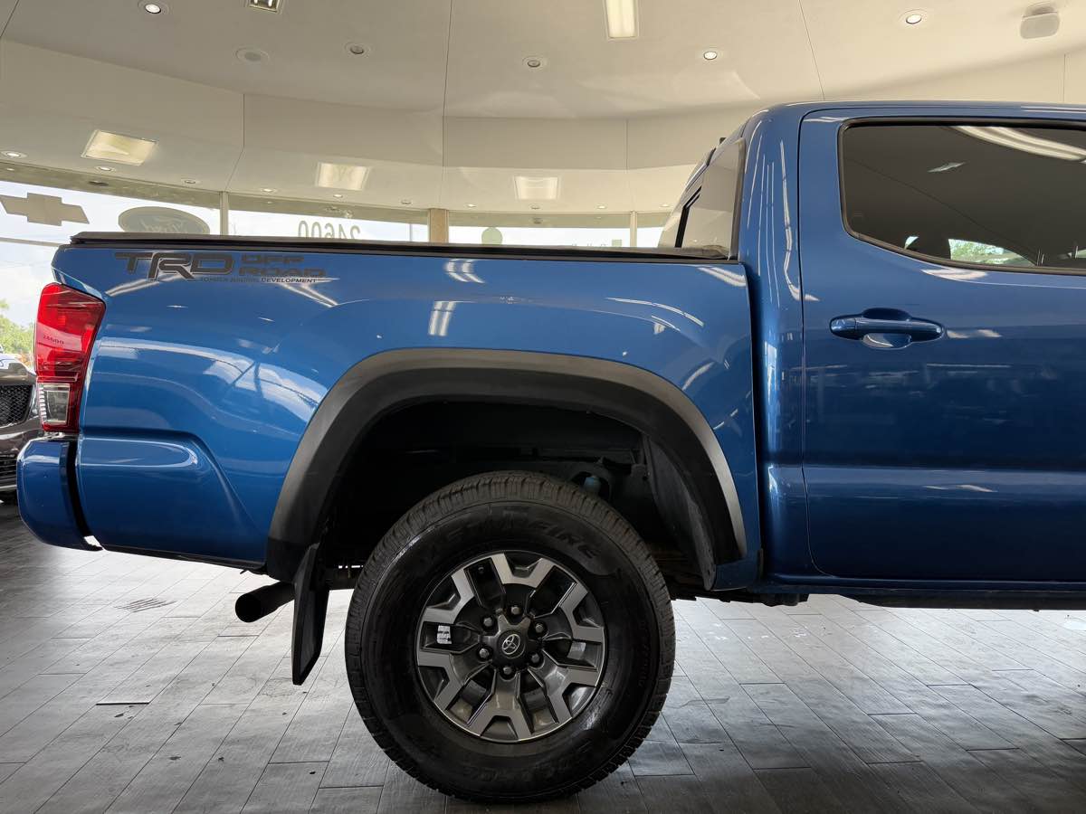 2017 Toyota Tacoma TRD Double Cab V6 4x4 photo 8