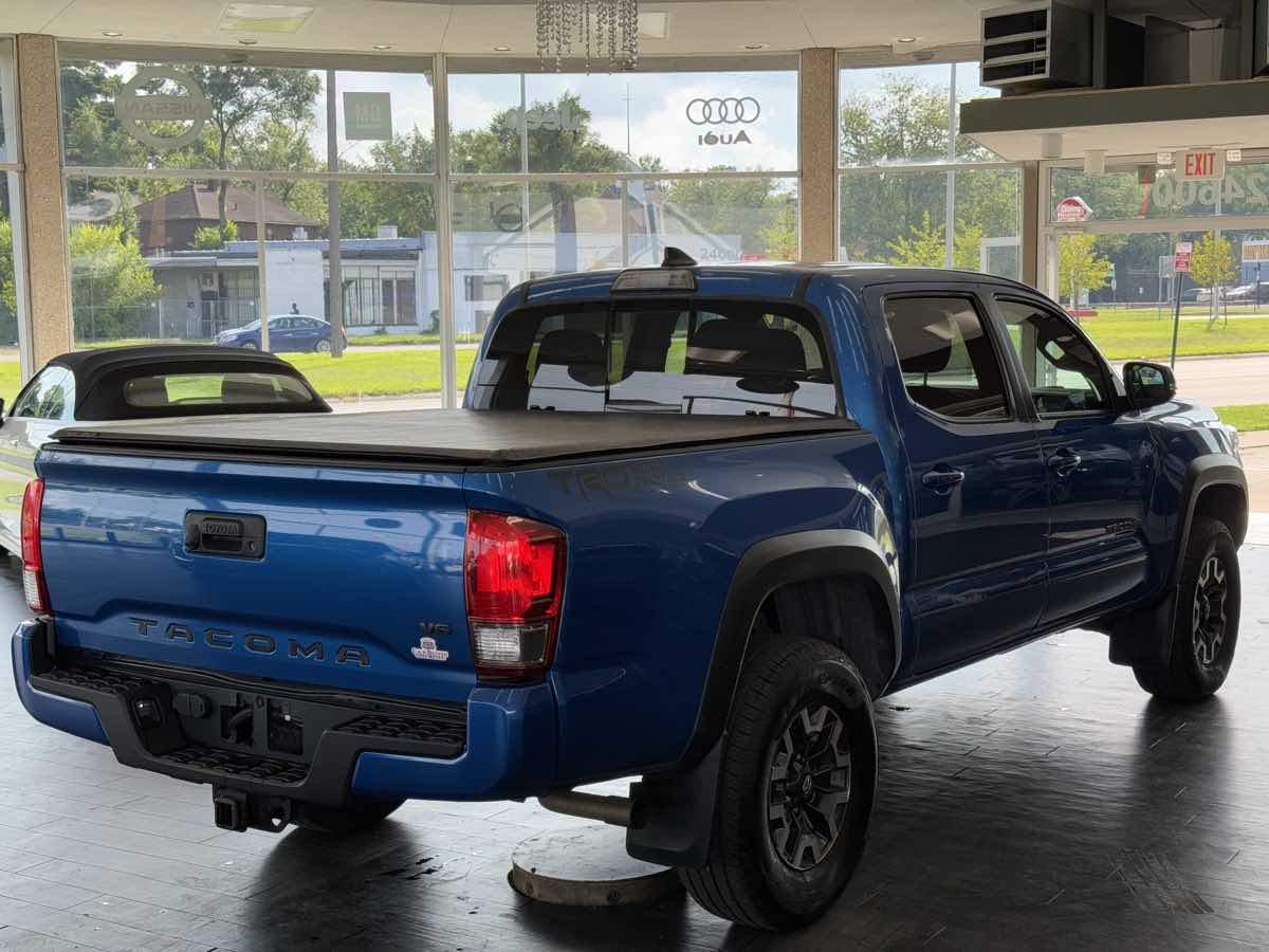 2017 Toyota Tacoma TRD Double Cab V6 4x4 photo 9