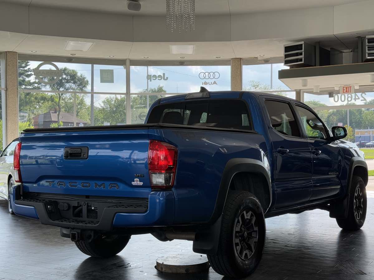 2017 Toyota Tacoma TRD Double Cab V6 4x4 photo 10
