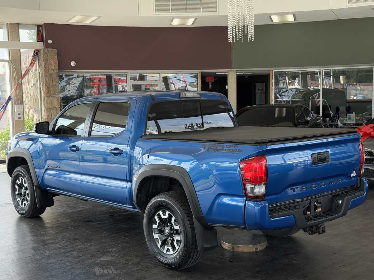 2017 Toyota Tacoma TRD Double Cab V6 4x4 photo 11