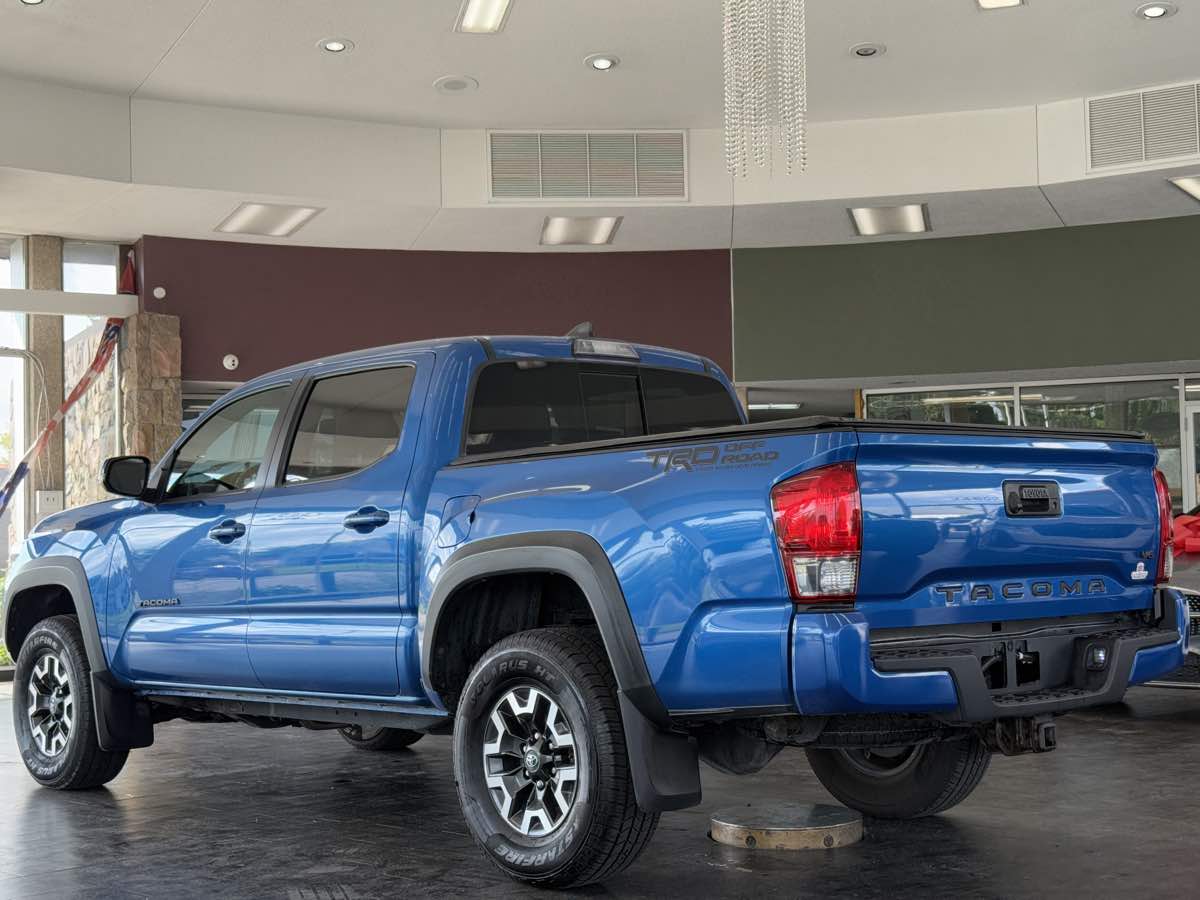 2017 Toyota Tacoma TRD Double Cab V6 4x4 photo 12