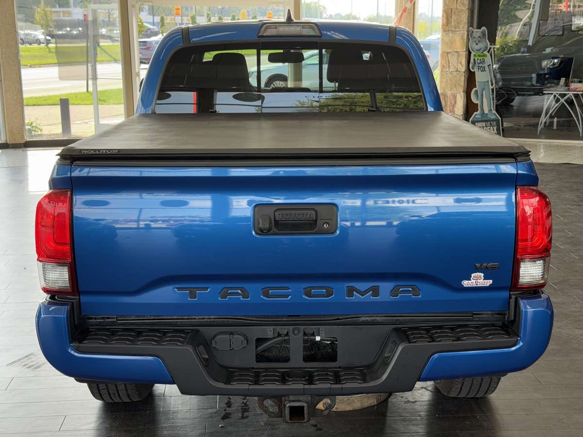 2017 Toyota Tacoma TRD Double Cab V6 4x4 photo 13