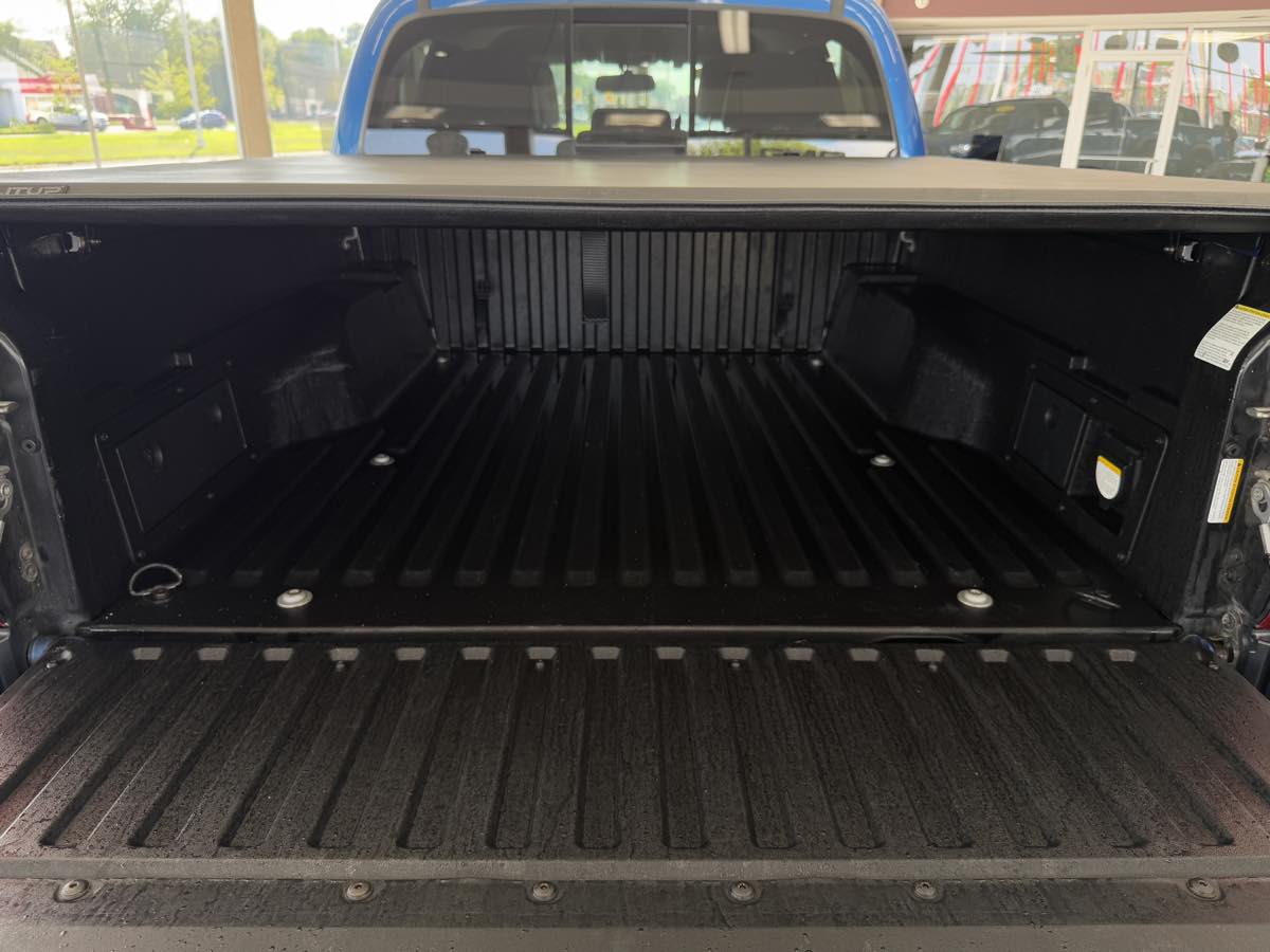 2017 Toyota Tacoma TRD Double Cab V6 4x4 photo 23