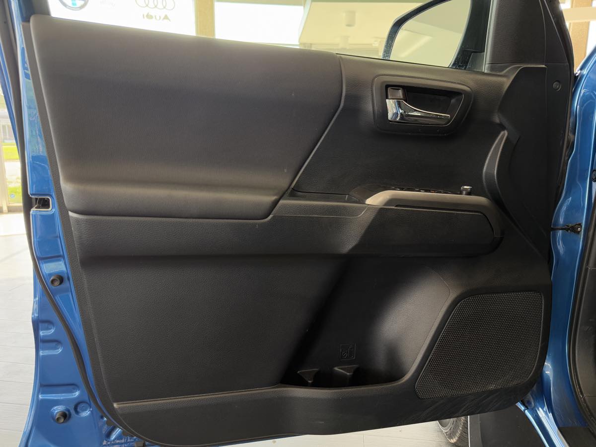 2017 Toyota Tacoma TRD Double Cab V6 4x4 photo 25