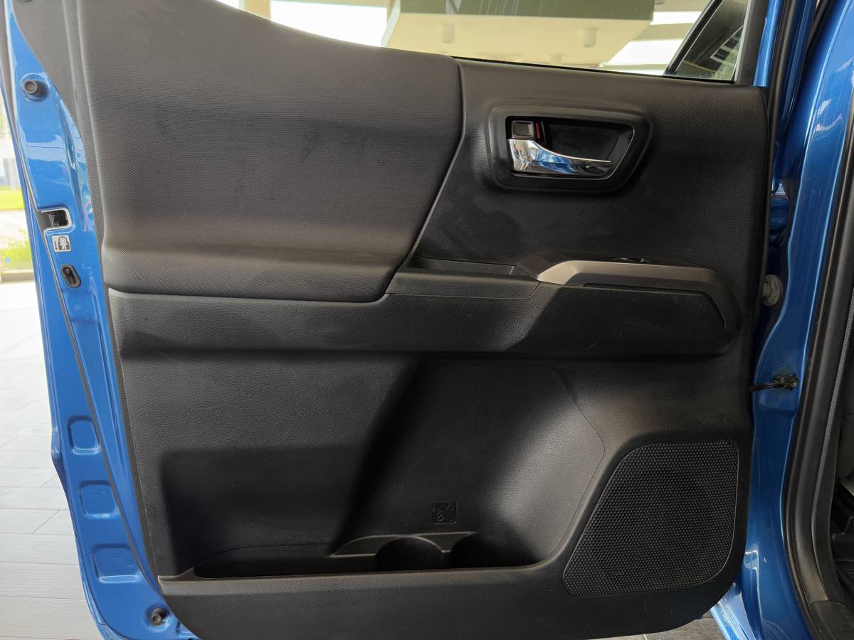 2017 Toyota Tacoma TRD Double Cab V6 4x4 photo 27