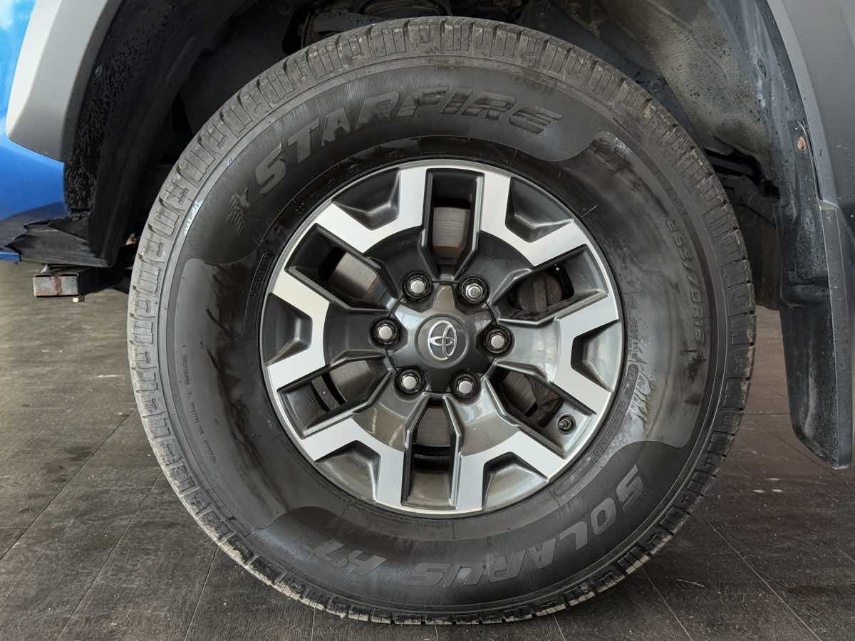 2017 Toyota Tacoma TRD Double Cab V6 4x4 photo 33